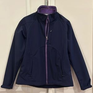 It’s basically BRAND NEW! Women’s lightweight but fur/fleece lined jacket.